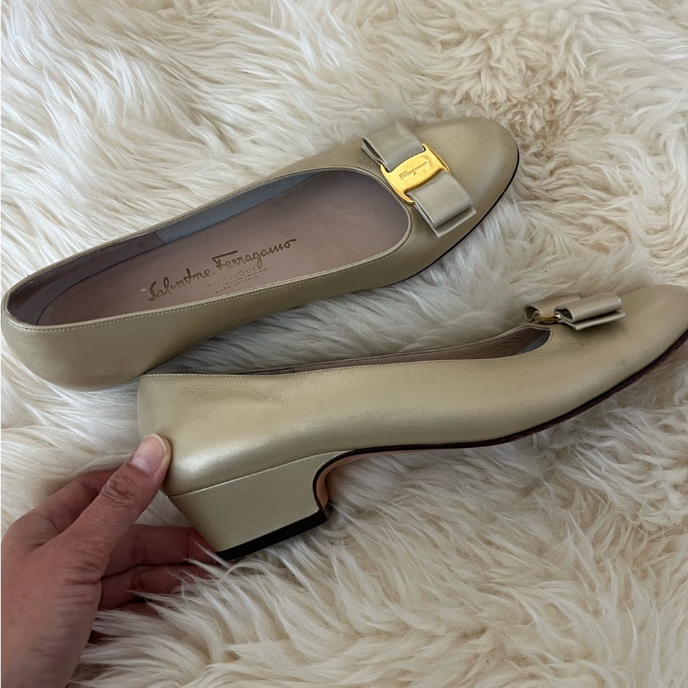 Salvatore Ferragamo Gold Bow Flats - Picture 5 of 11